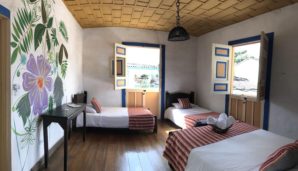 Hostal Ciudad De Segorbe ซาเลนโต ภายนอก รูปภาพ