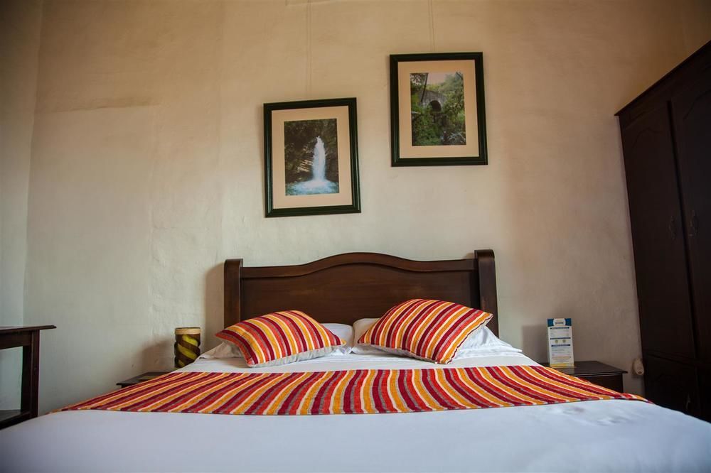 Hostal Ciudad De Segorbe ซาเลนโต ภายนอก รูปภาพ